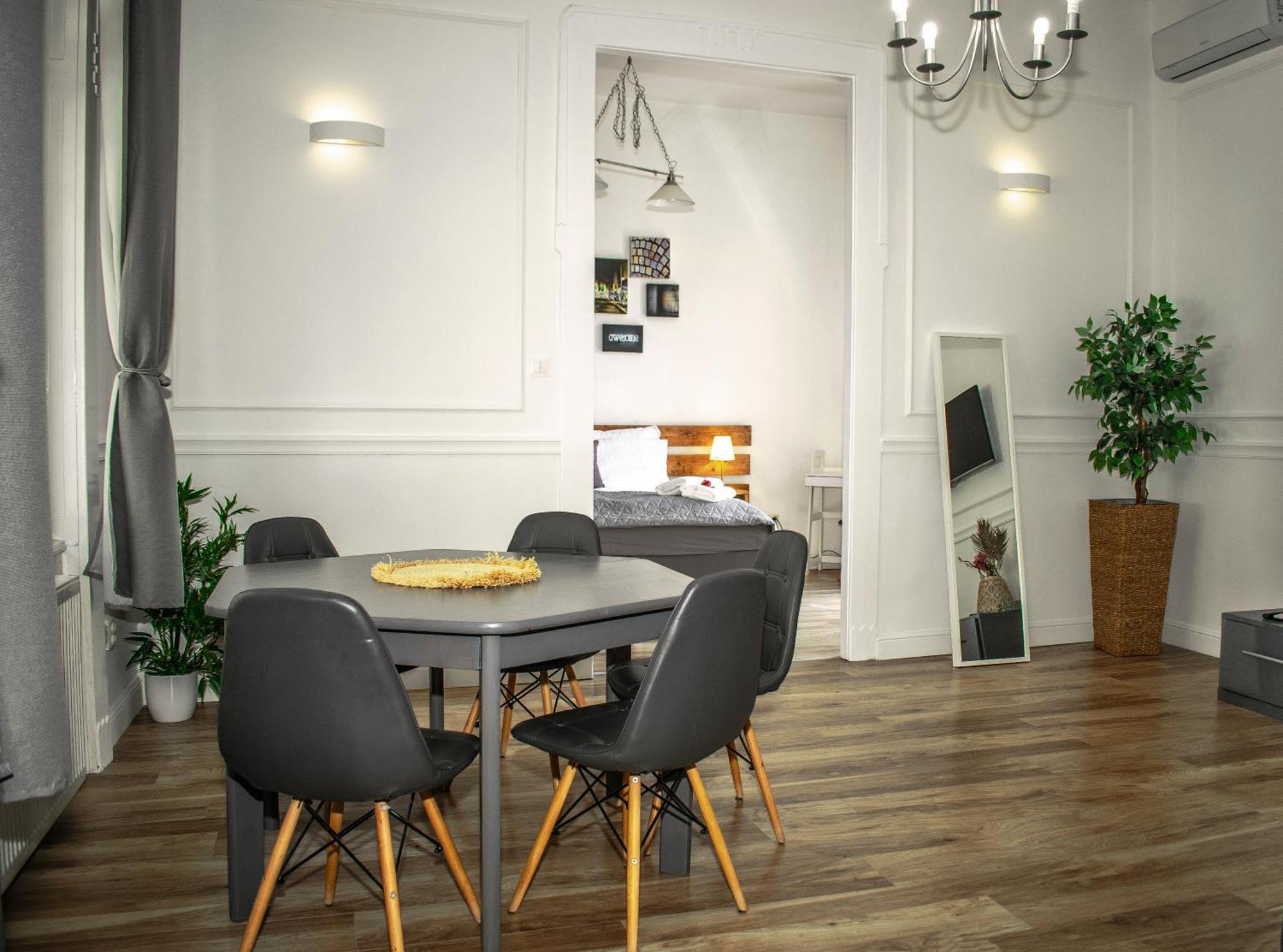 3 In The Beautiful Street Apartament *